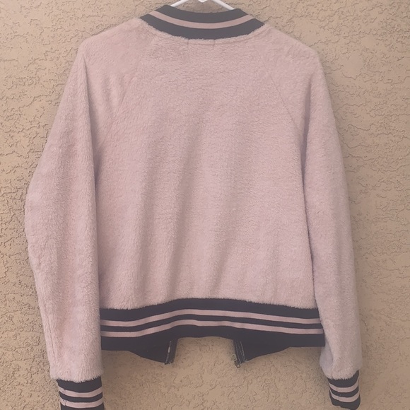 Cozy pink jacket. - Picture 2 of 5